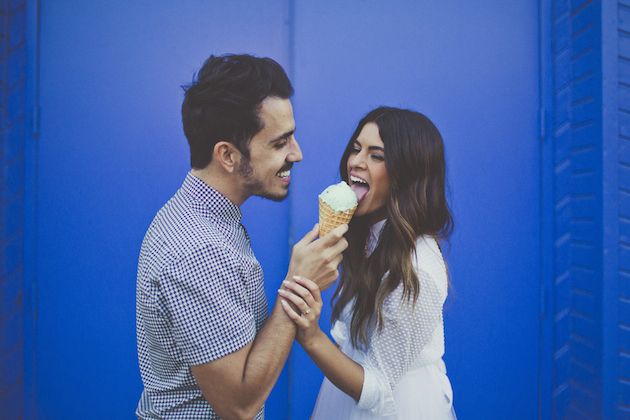 pareja come helado
